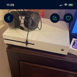 Xbox one 1tb with extras